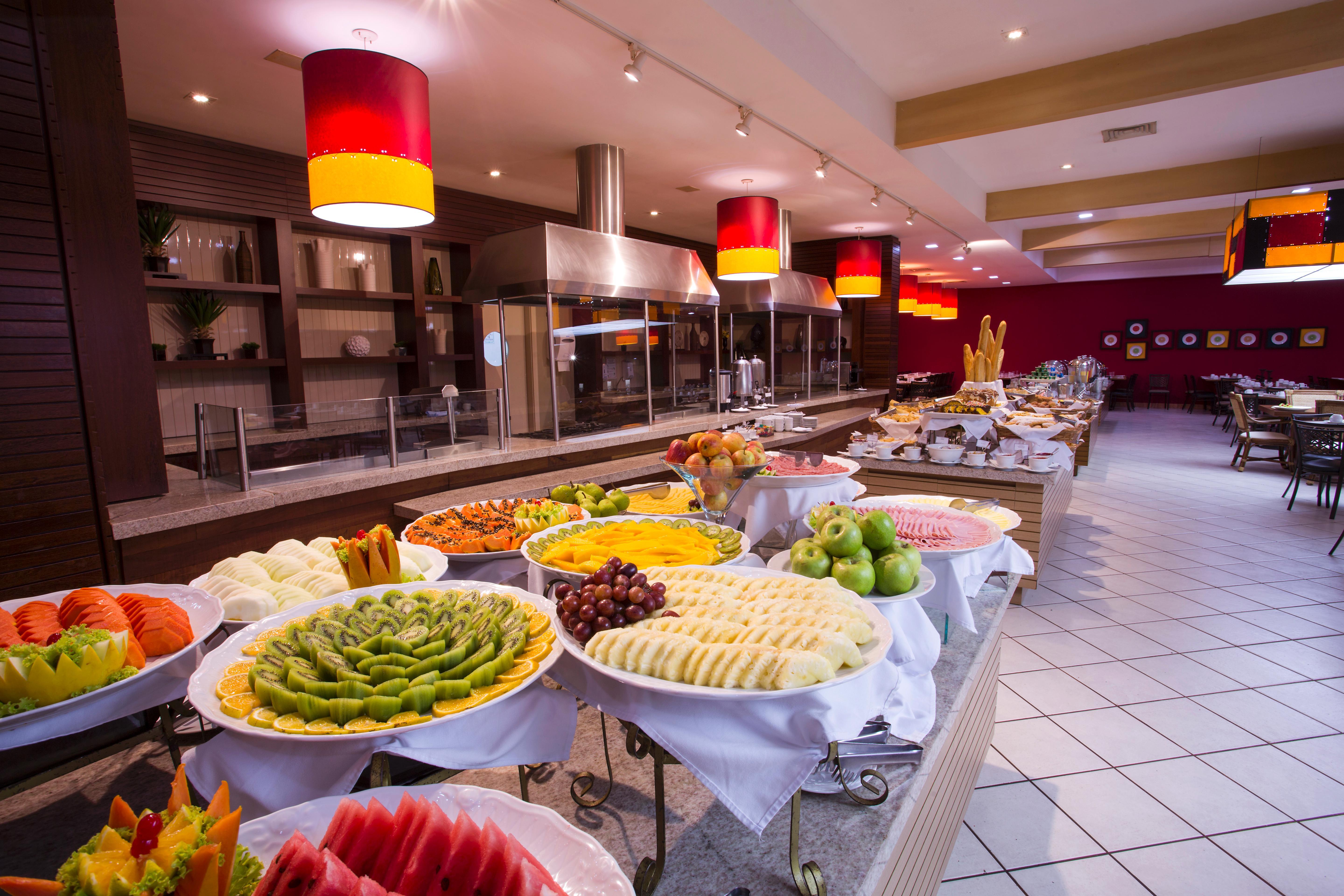 Mabu Thermas Grand Resort Foz do Iguaçu Eksteriør bilde A buffet at a hotel