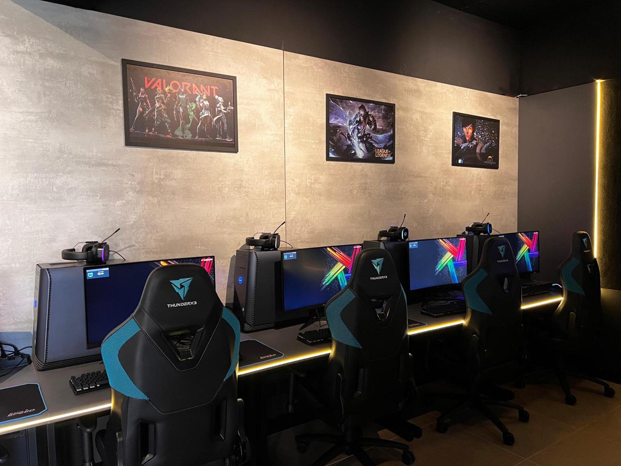 Mabu Thermas Grand Resort Foz do Iguaçu Eksteriør bilde The gaming room at the headquarters of Team Secret