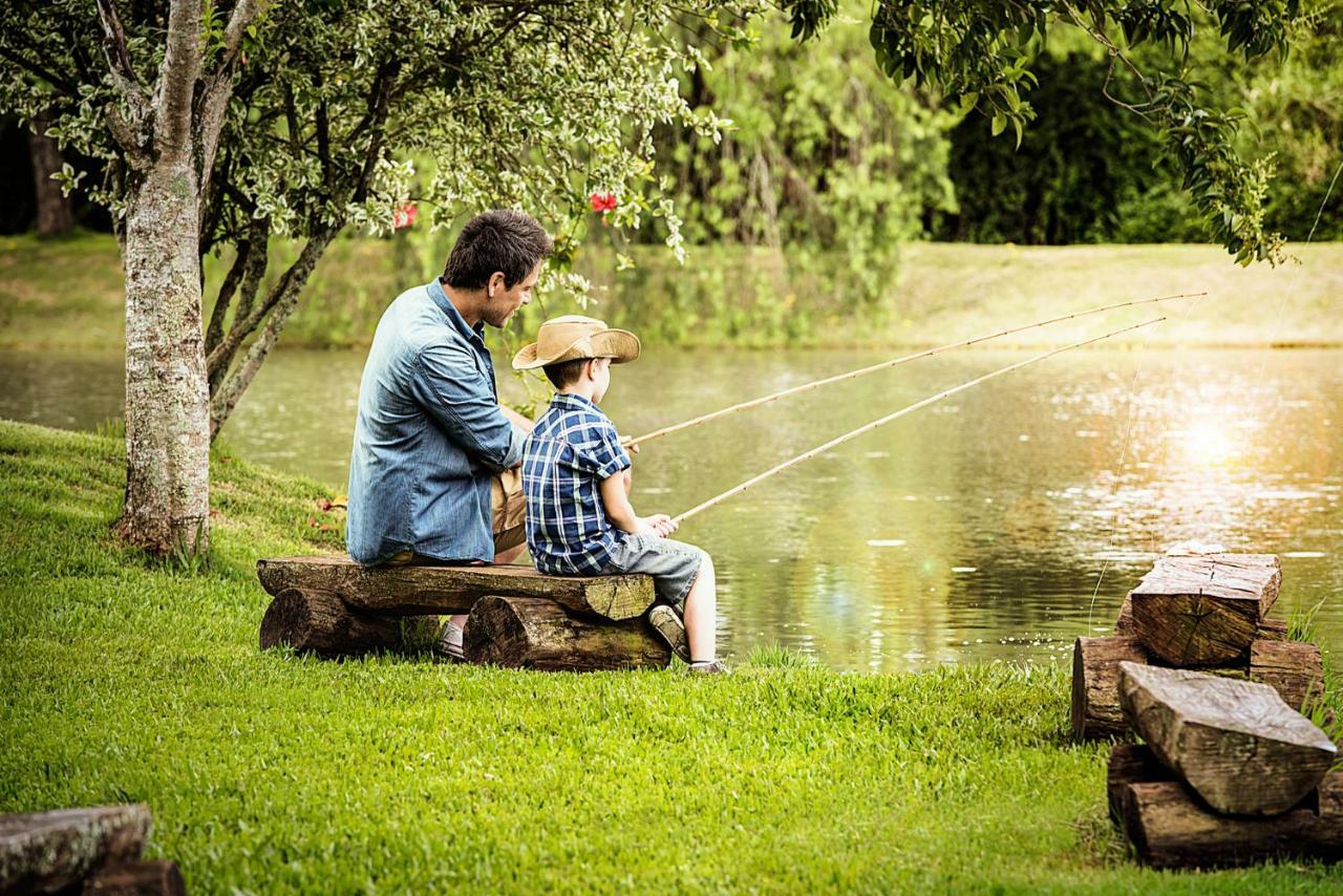 Mabu Thermas Grand Resort Foz do Iguaçu Eksteriør bilde A father and son fishing together